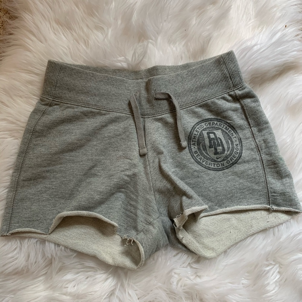 ✔️Gray Nike Shorts✔️